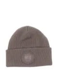 Canada Goose ribbed logo-patch beanie - Grey