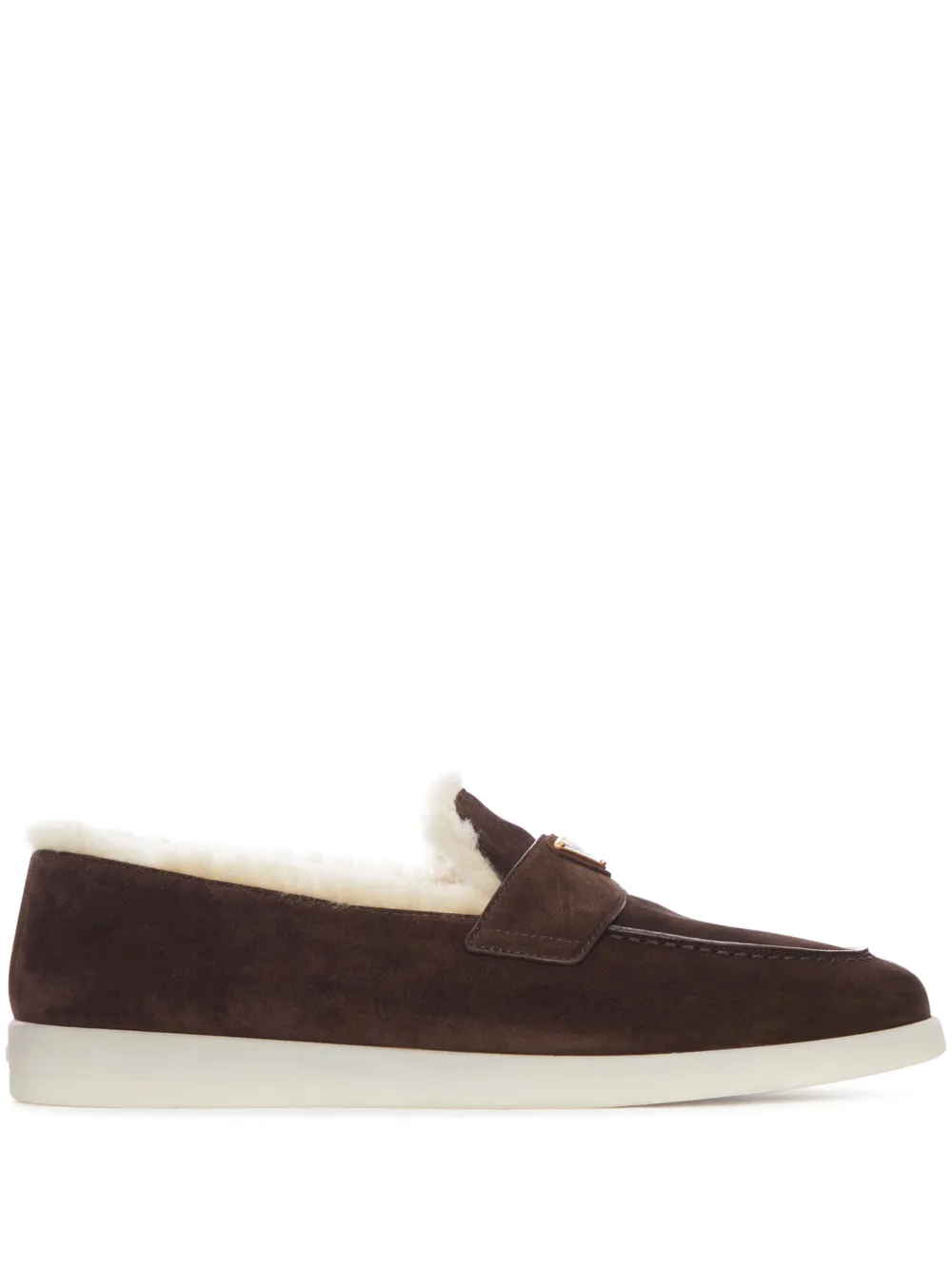 Prada Suède loafers met logodetail Bruin