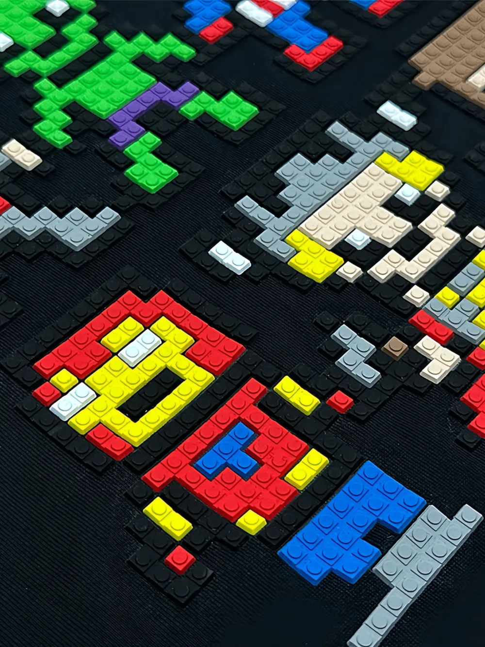 Mostly Heard Rarely Seen 8-Bit Hero Squad T-shirt Zwart