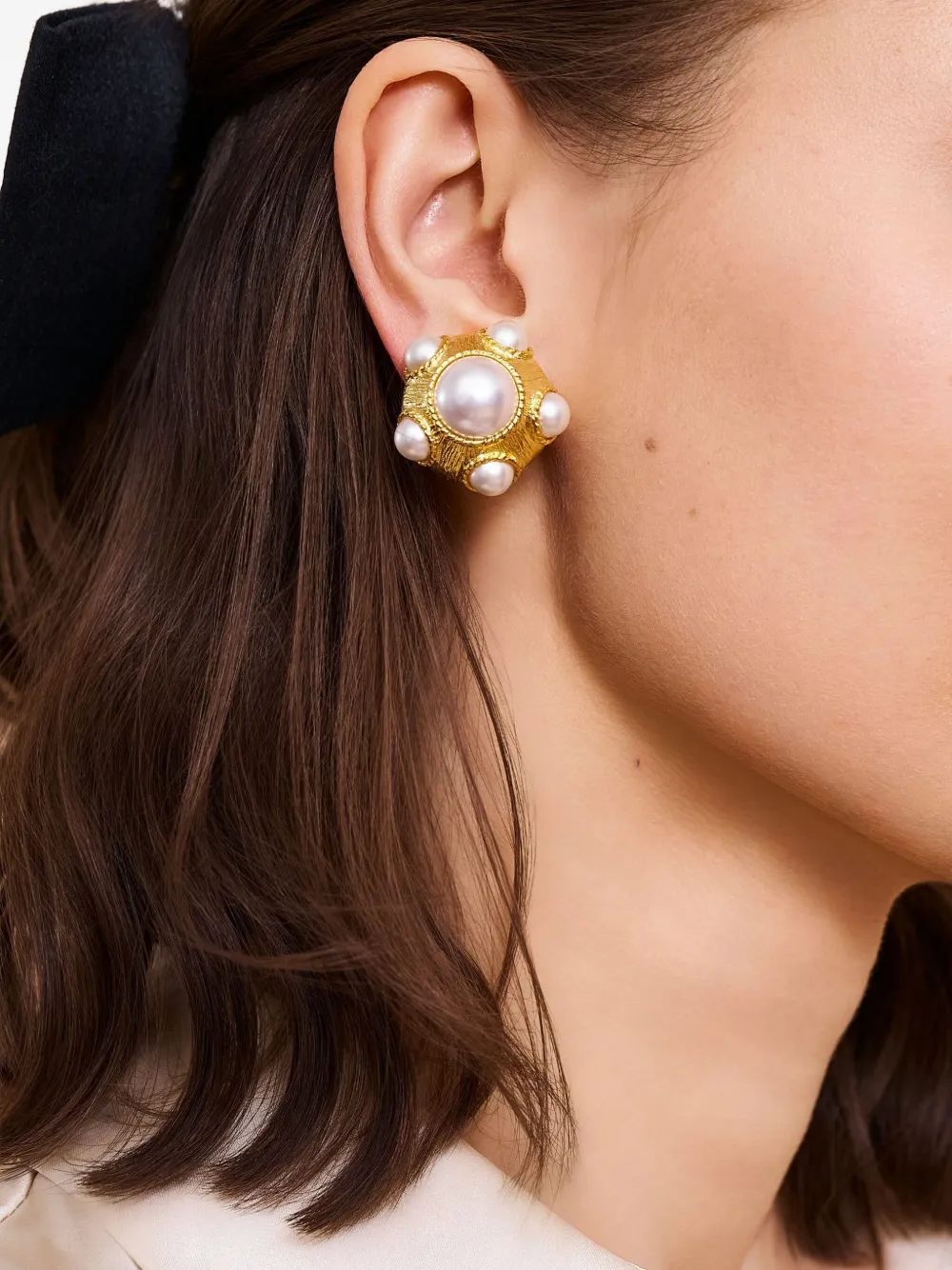 Kenneth Jay Lane Oorbellen met cabochon parel - Goud