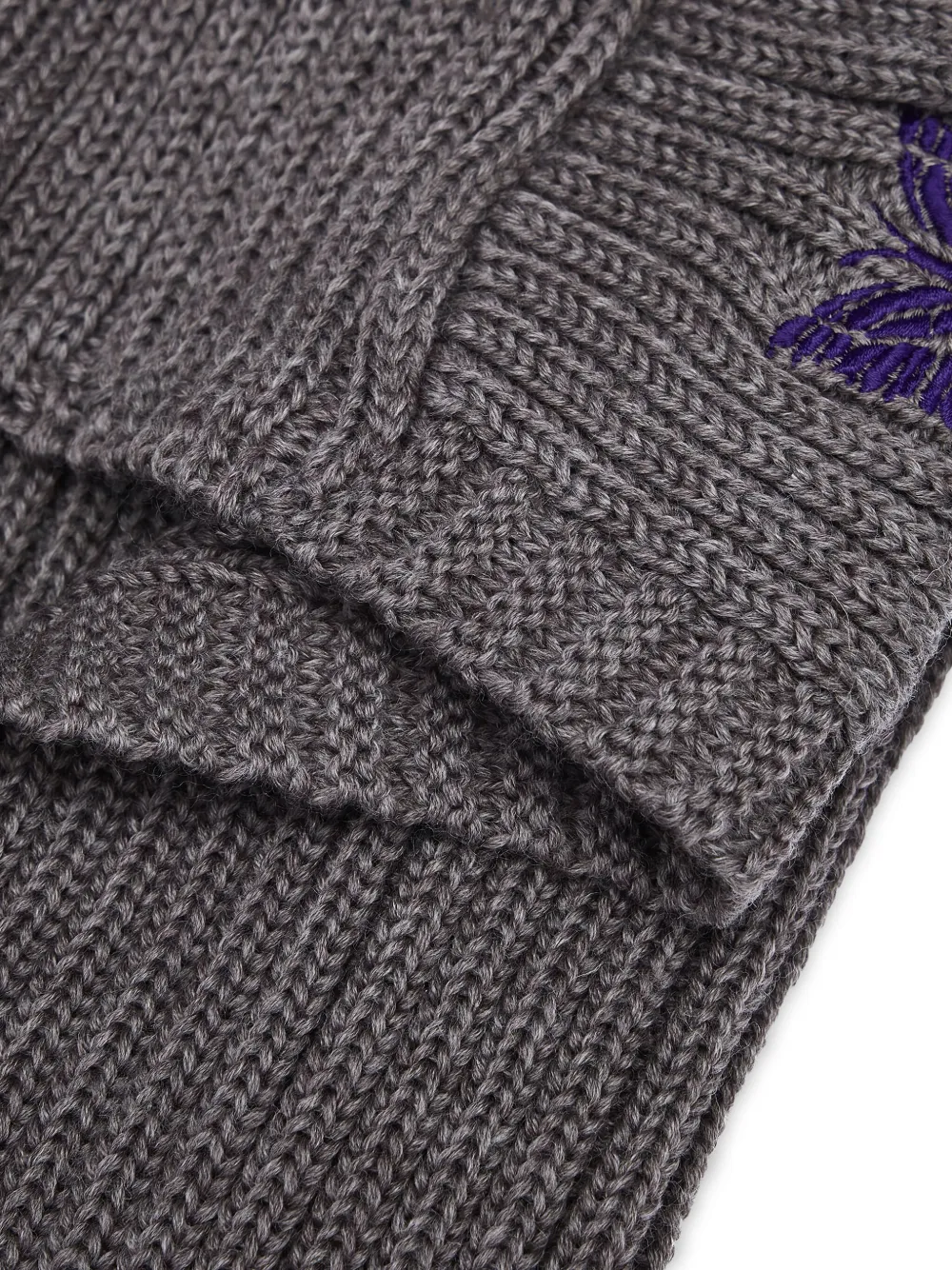 Needles Bivakmuts met geborduurde vlinder Grijs