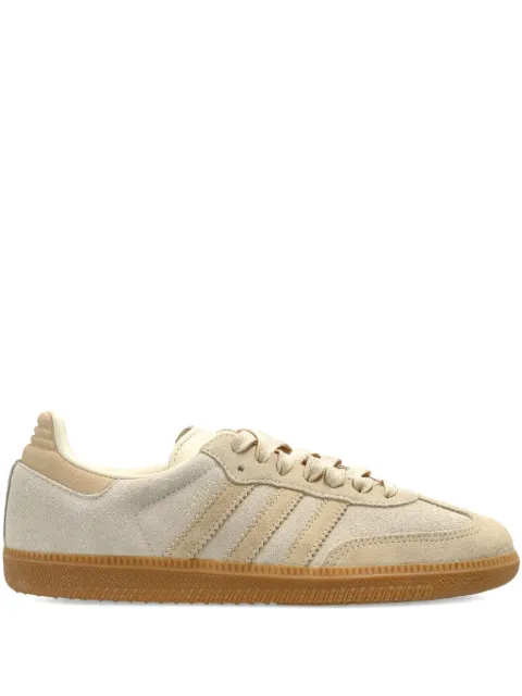 adidas tenis JR8873 con tres rayas