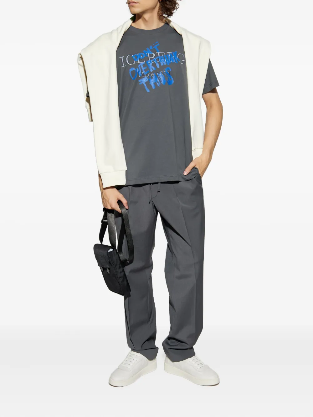 Iceberg graffiti-print logo-embroidered T-shirt - Grijs