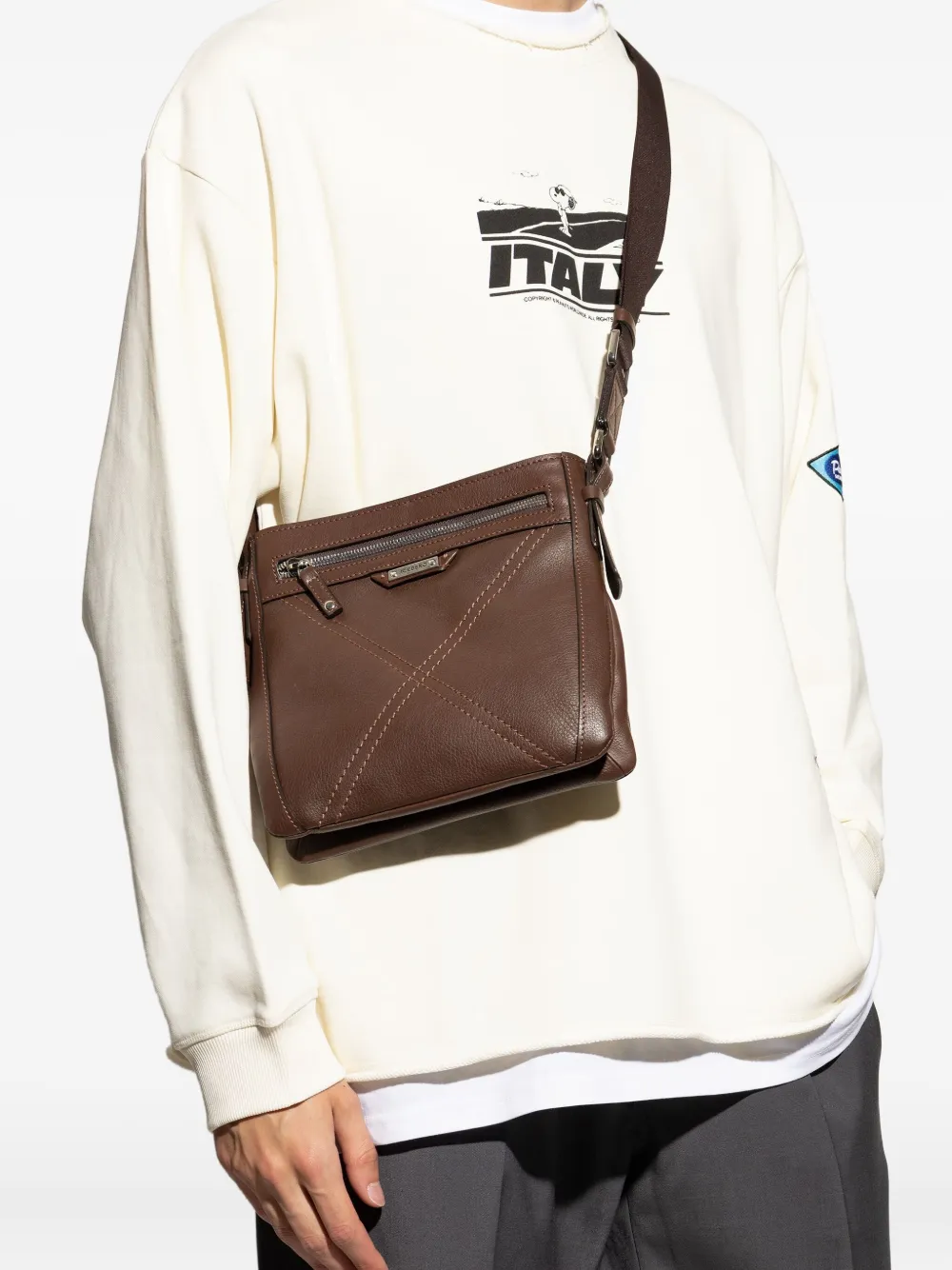 Iceberg logo-plaque shoulder bag - Bruin