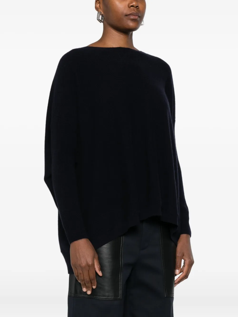 Kujten Cashmere Round-neck Sweater In Black