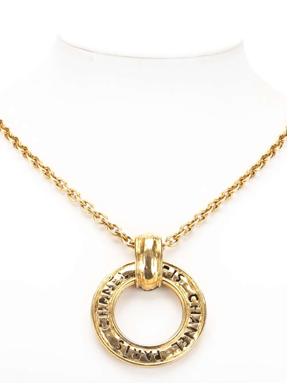 Pre-owned Chanel 1970-1980 Gold Plated Logo Loupe Magnifying Glass Pendant Necklace Costume Necklace