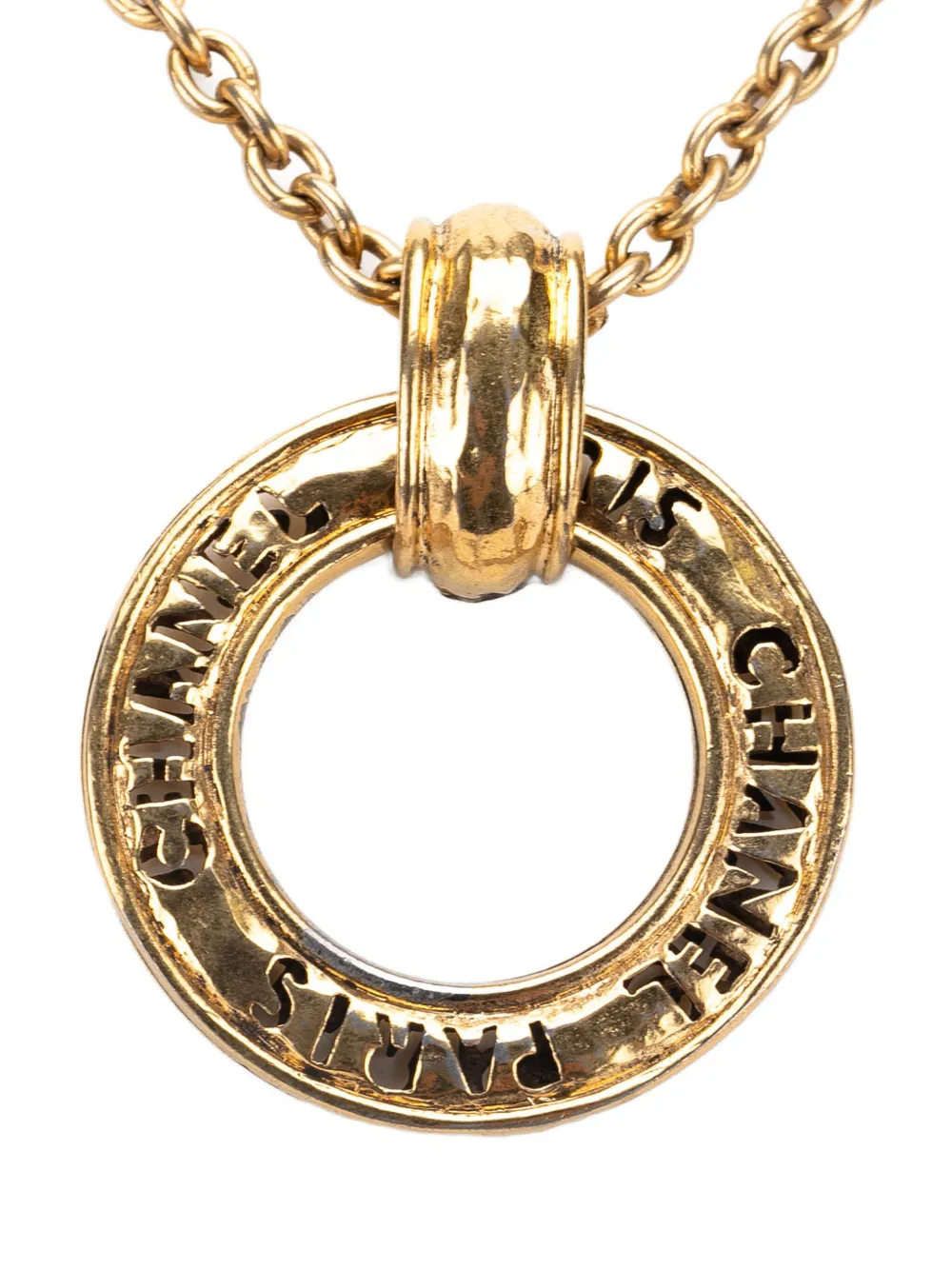 CHANEL Pre-Owned 1970-1980 ゴールドプレーテッド ロゴ ルーぺ マグニファイング グラス ペンダント コスチューム CHANEL Pre-Owned 1970-1980 ゴールドプレーテッド ロゴ ルーぺ マグニファイング グラス ペンダント コスチューム