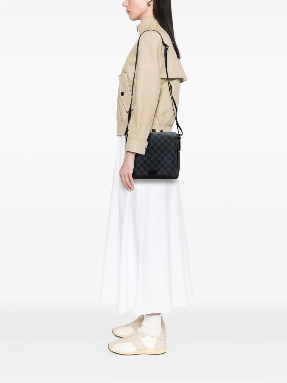 Louis Vuitton Pre-Owned 2015 Damier Graphite District PM crossbody bag | Pre-Owned | Image 2