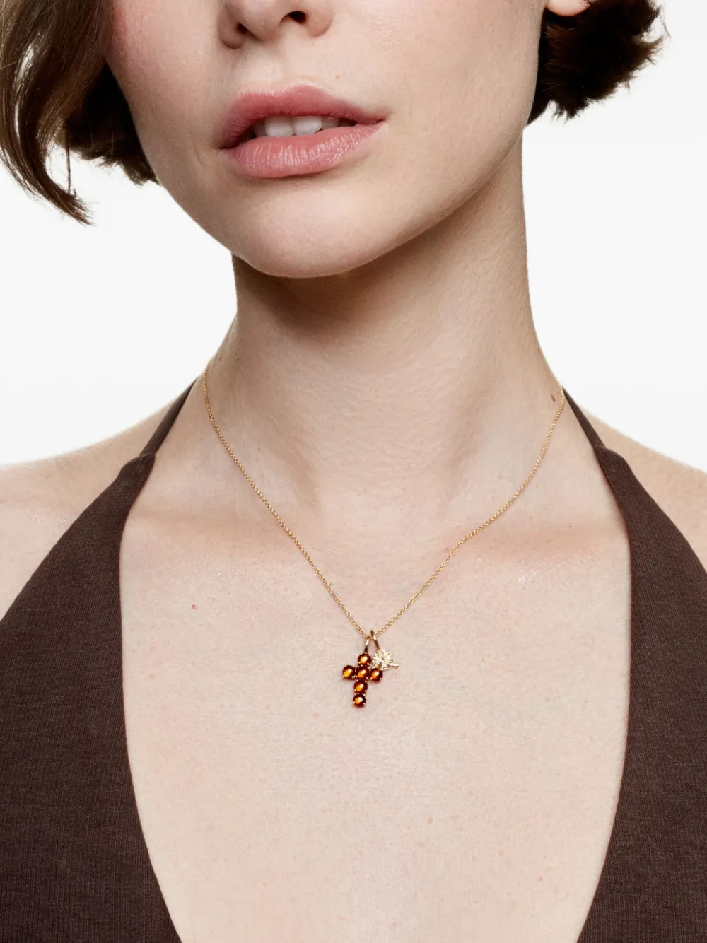 We by WHITEbIRD 18K yellow gold Ismène Cross carnelian pendant | Image 2