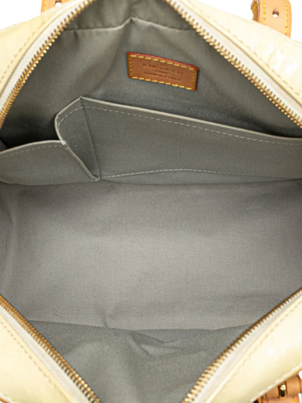 Pre-owned Louis Vuitton 2007 Monogram Vernis Summit Drive Handbag In White