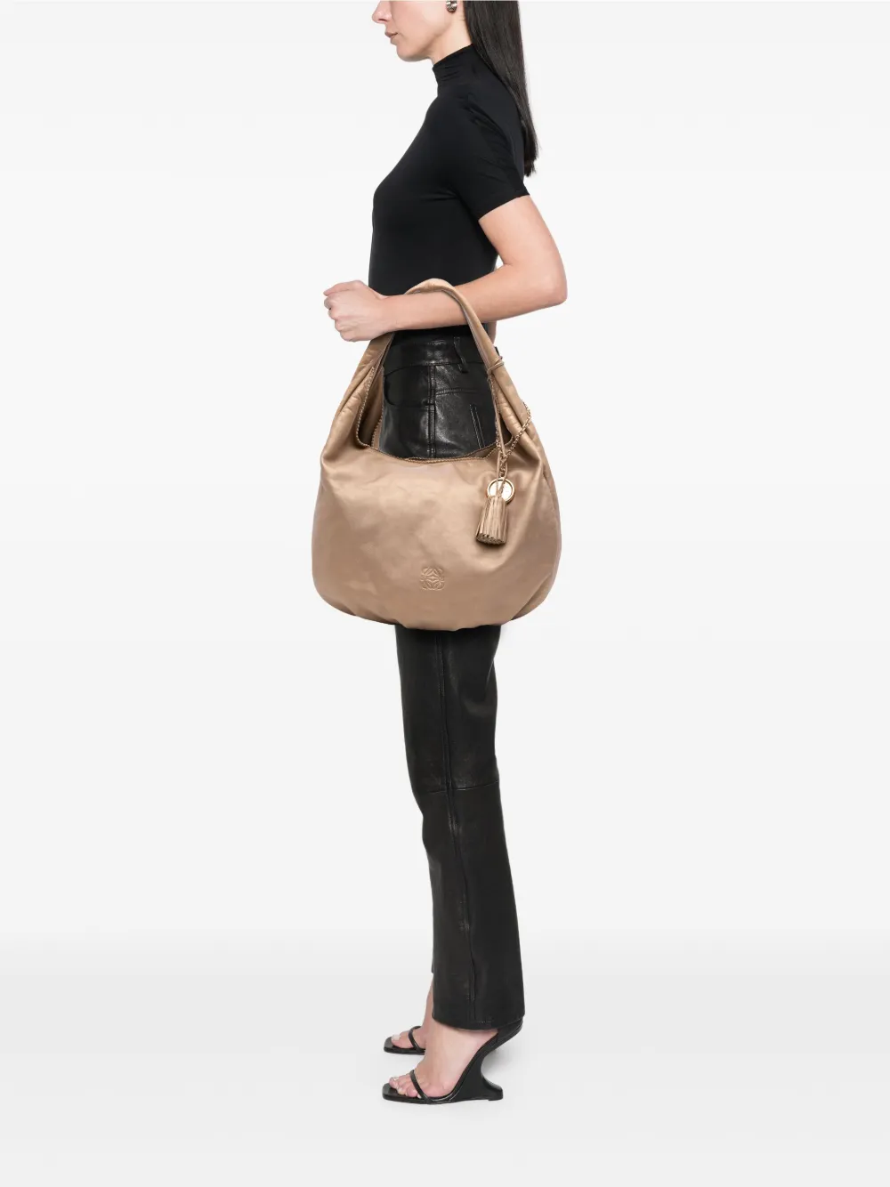 Loewe Pre-Owned 2009 Anagram Nappa Tassel hobo bag | Pre-Owned | Image 2