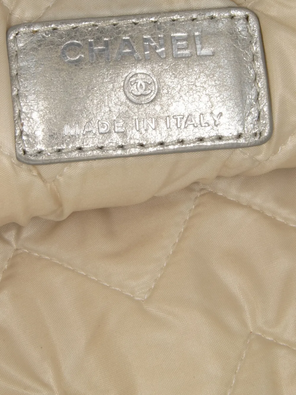 Pre-owned Chanel 2016-2017 Medium Metallic Chevron Calfskin O Case Clutch Bag In Silver
