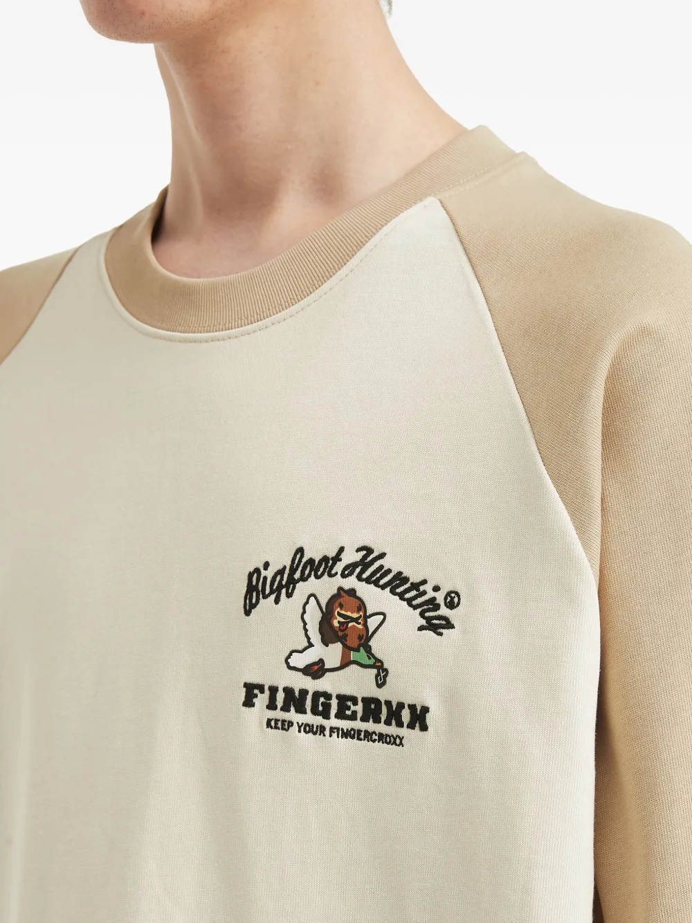 Fingercroxx Two-tone Embroidered T-shirt In Multi