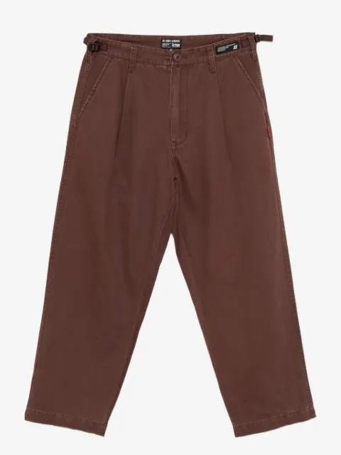 izzue logo-patch trousers