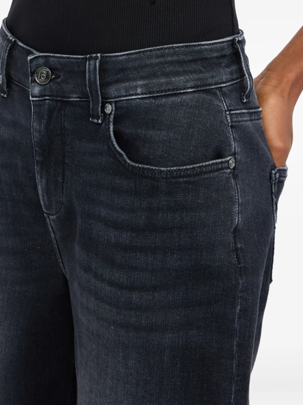 Liu •jo Carrot Fit Jeans In Black