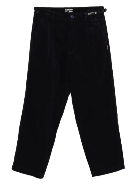 izzue logo-patch trousers 