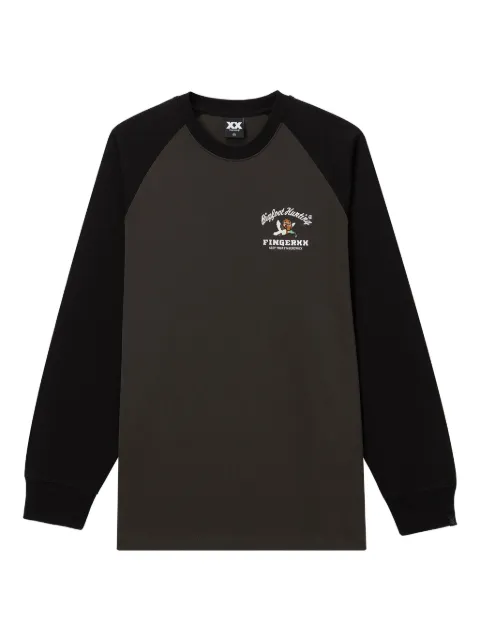 FINGERCROXX playera manga larga con logo bordado