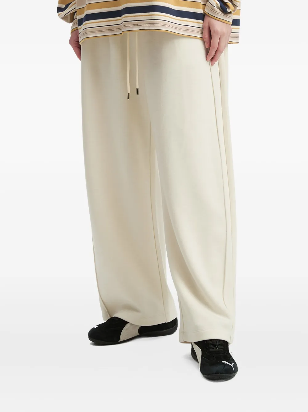 Tout A Coup Seam-details Trousers In Neutral
