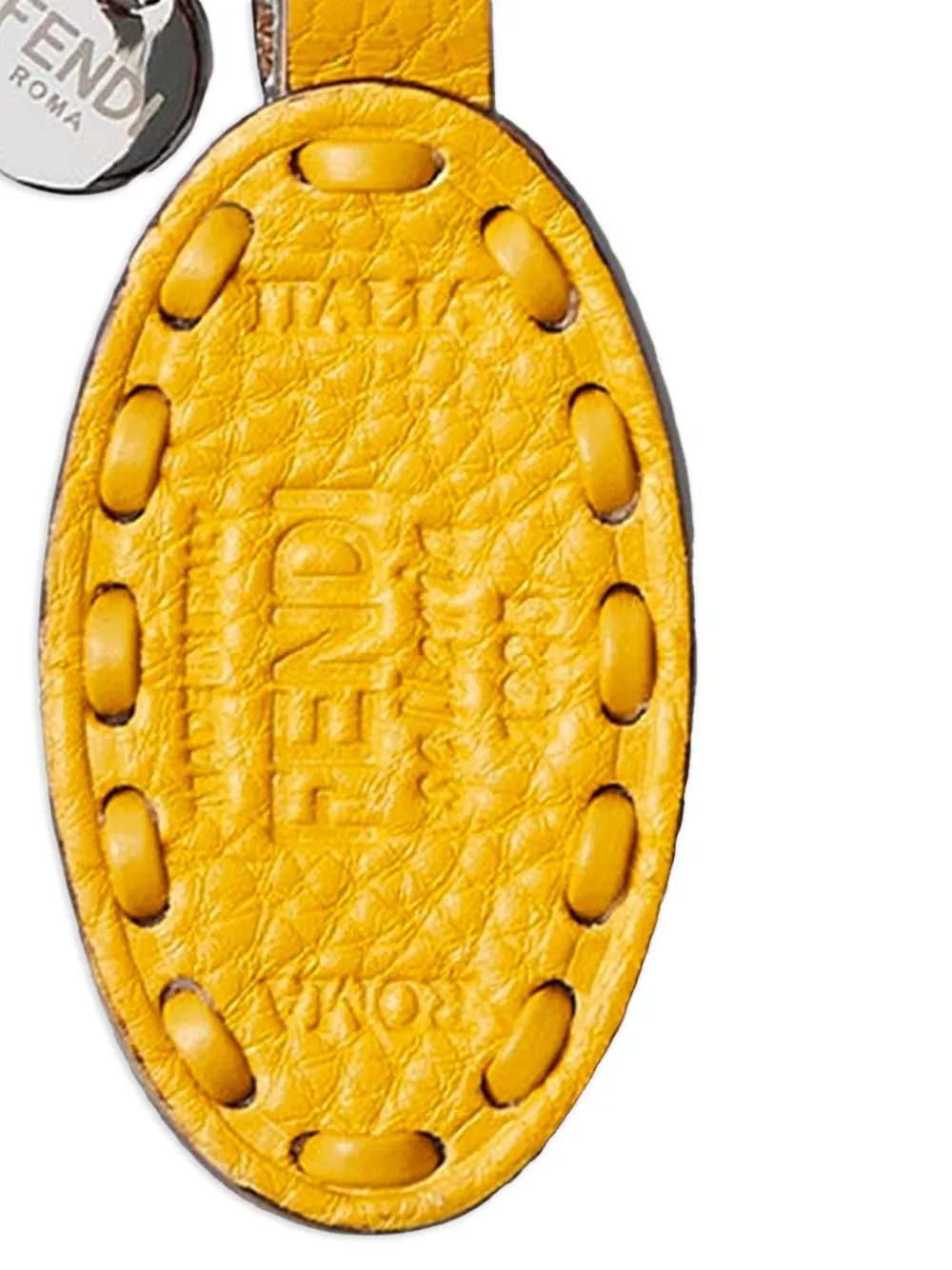 FENDI سلسلة مفاتيح جلد بتصميم بيضاوي | Image 2
