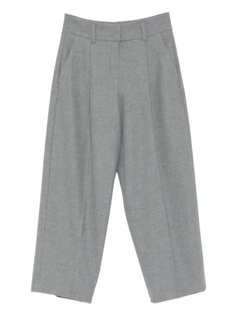 Seductive pleated trousers