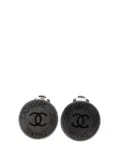 CHANEL Pre-Owned 2000 Silver Plated CC Cruise Disc Clip on Earrings costume earrings