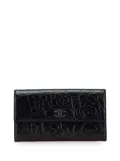 CHANEL Pre-Owned 2015-2016 CC Embossed Calfskin Camellia Flap Wallet long wallets - Black