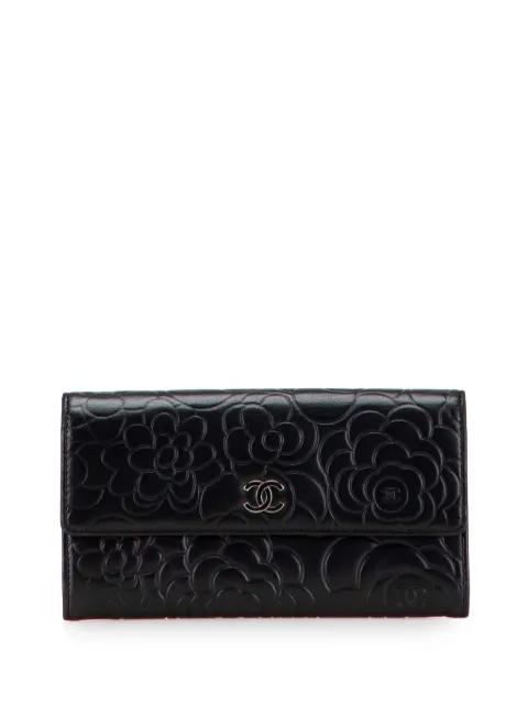 CHANEL Pre-Owned 2015-2016 CC Embossed Calfskin Camellia Flap Wallet long wallets