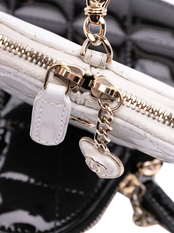 CHANEL Pre-Owned 2021-2025 Quilted Patent Calfskin CC Heart Clutch - Main Image