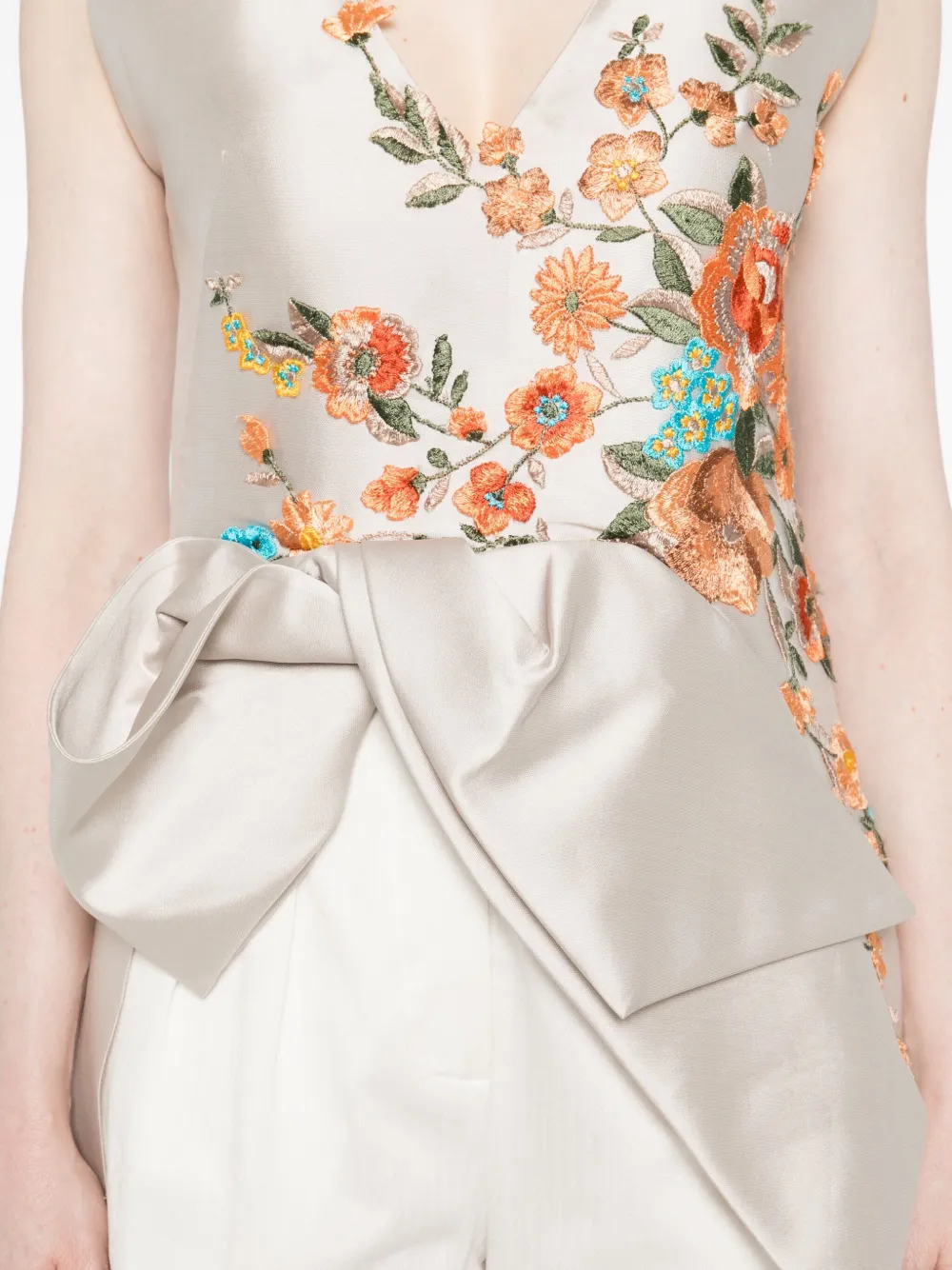 Gemy Maalouf Tp met geborduurde bloemen en strik Beige