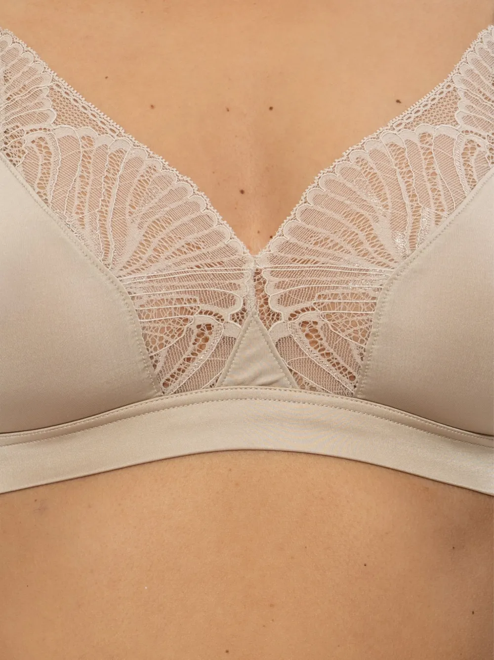 Hanro lace-trimmed bra | Image 2