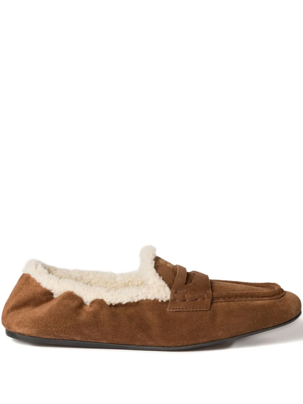Miu Suède loafers met logodetail Bruin