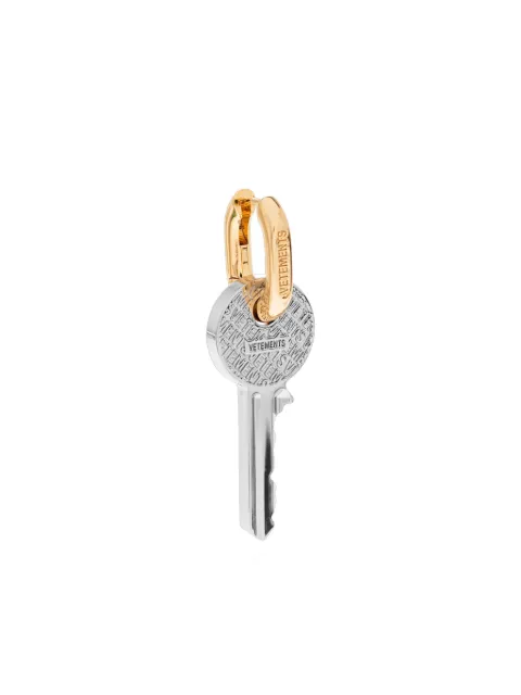 VETEMENTS aros con charm de llave