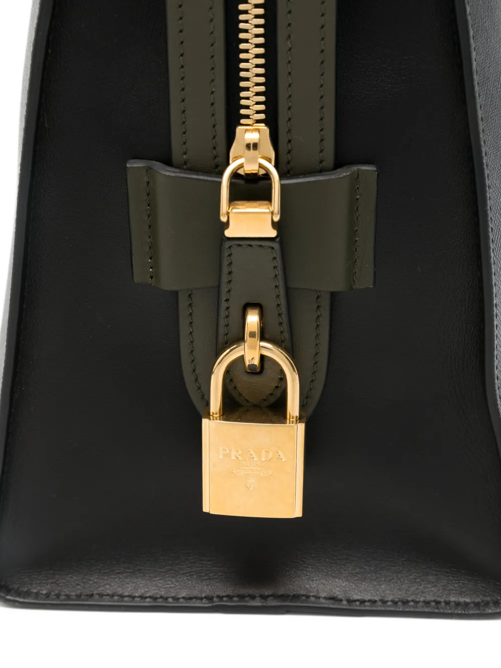 Prada Schoudertas met slot Zwart