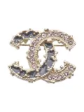 CHANEL Pre-Owned 1980s enamel CC brooch - Gold