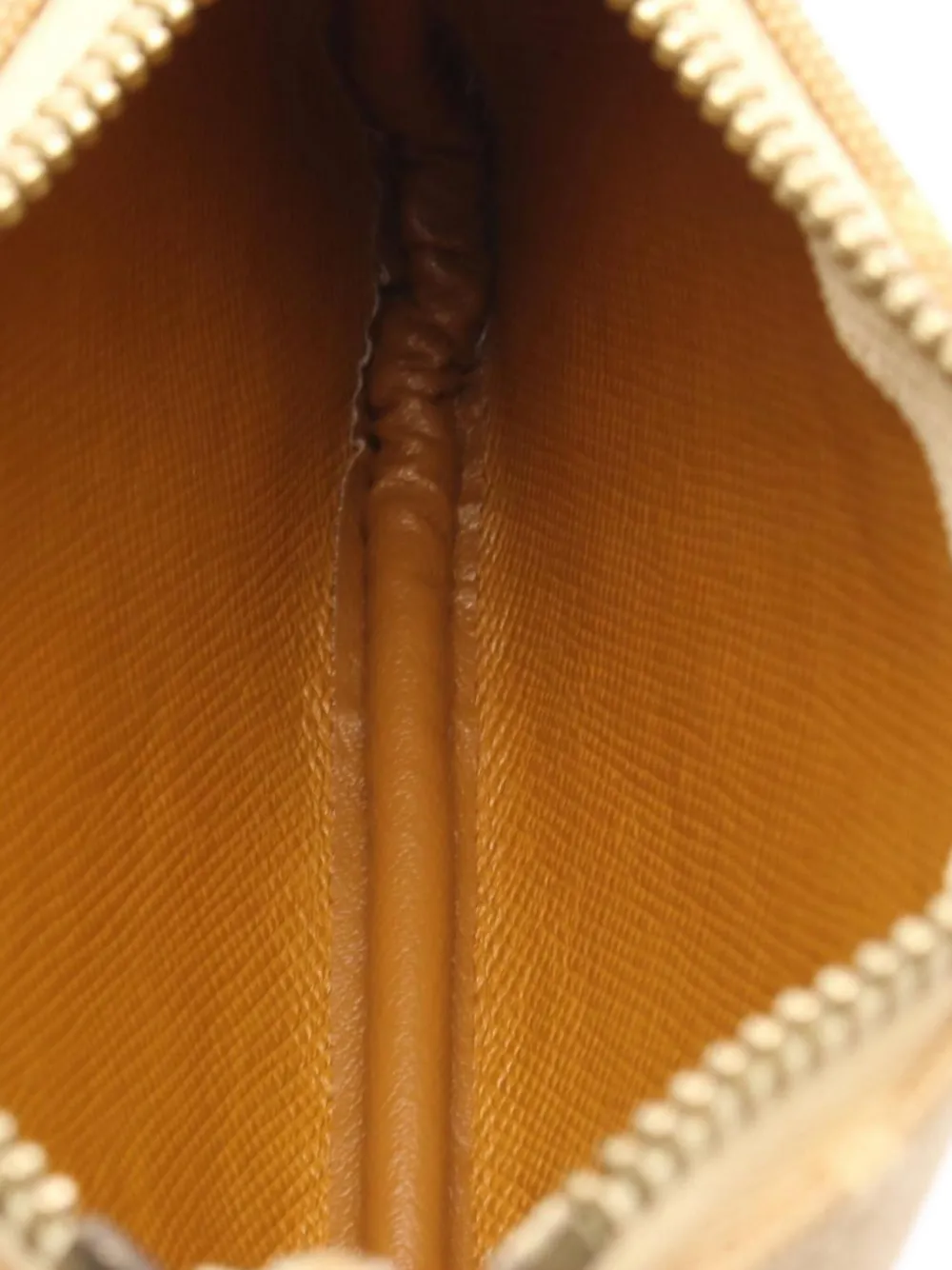 Pre-owned Louis Vuitton 2003 Kure Coin Purse In Neutral