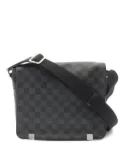 Louis Vuitton Pre-Owned 2018 District PM messenger bag - Black