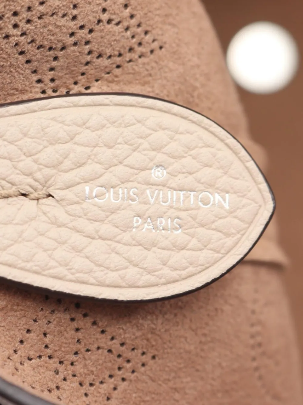 Pre-owned Louis Vuitton 2021 Blossom Pm Mahina Handbag In Neutral