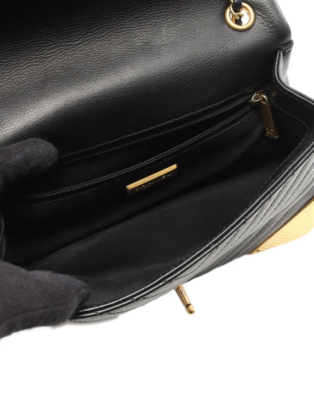 Pre-owned Chanel 2018-2019 V-stitch Chain Shoulder Bag In Black