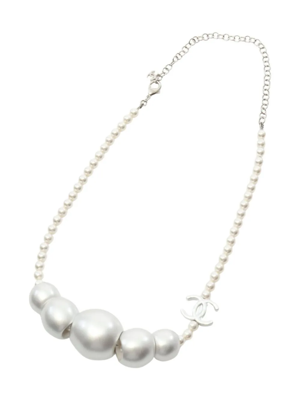 CHANEL Pre-Owned 1980s coco mark pearl necklace - Argento