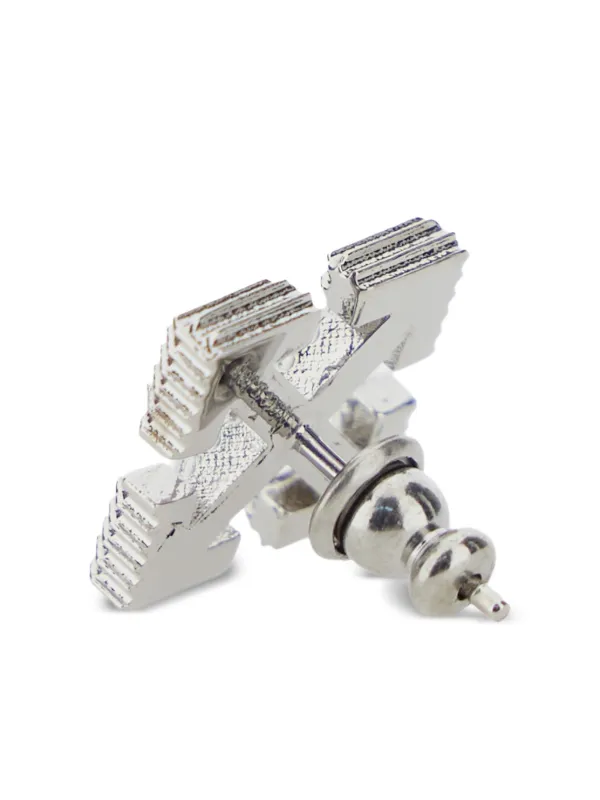 Off-White Arrow テクスチャード ピアス | シルバートーン | FARFETCH JP