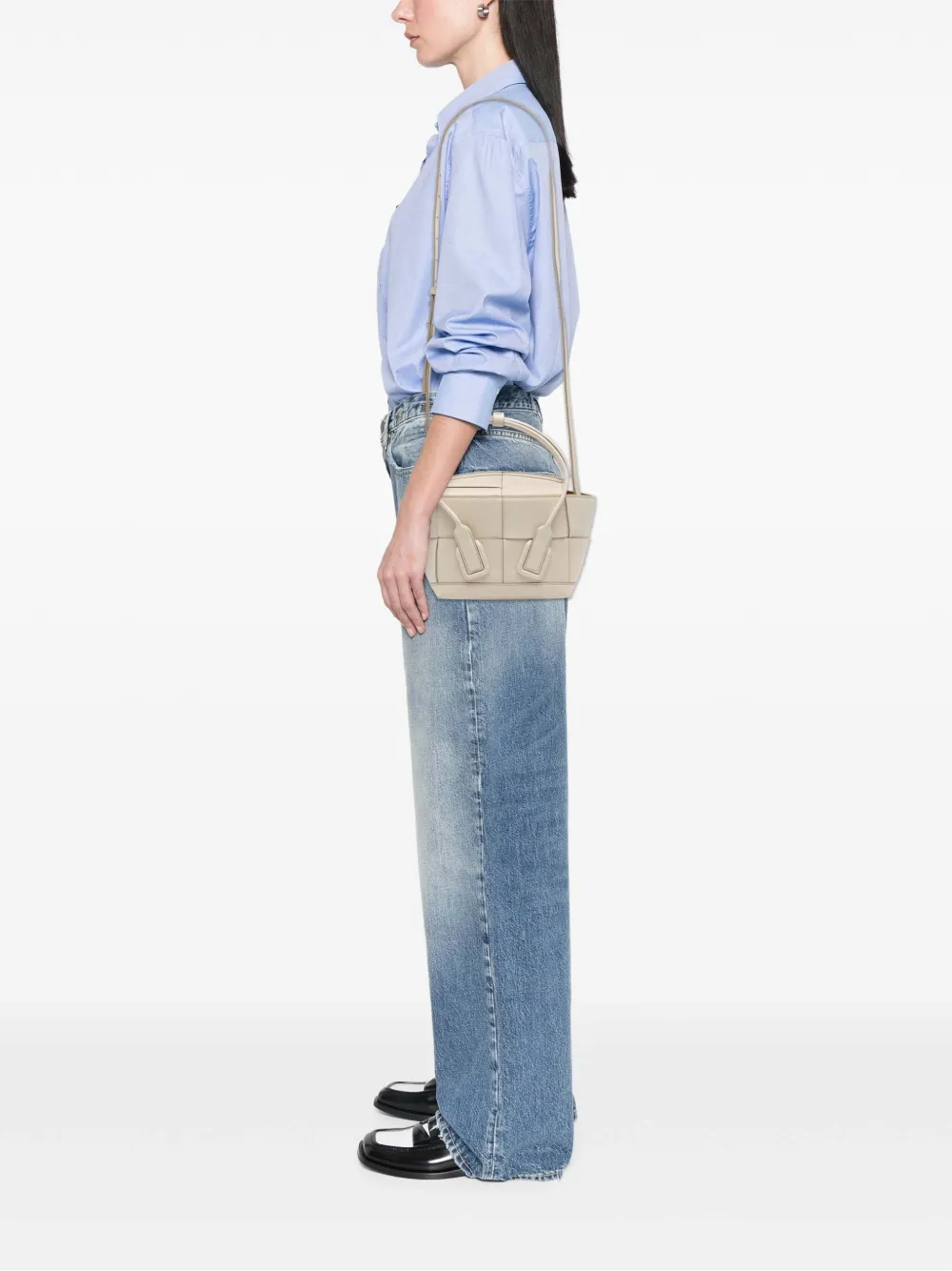 Bottega Veneta Pre-Owned 2012-2025 Mini Calfskin Maxi Intrecciato Arco satchel | Pre-Owned | Image 2