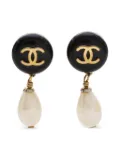 CHANEL Pre-Owned 1994 CC Mark pearl drop earrings - Black