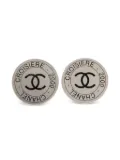 CHANEL Pre-Owned 2000 interlocking CC logo clip-on earrings - Silver