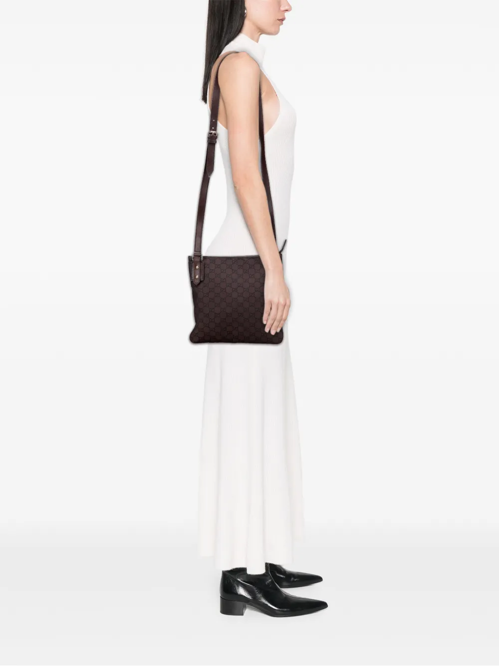 Pre-owned Gucci 2000-2015 Gg Canvas Crossbody Bag In Brown
