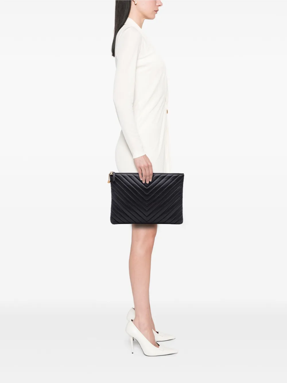 CHANEL Pre-Owned bolsa de mano O Case grande de piel caviar en chevron con dijes Ancient Greek 2018 | Estilos de archivo | Image 2