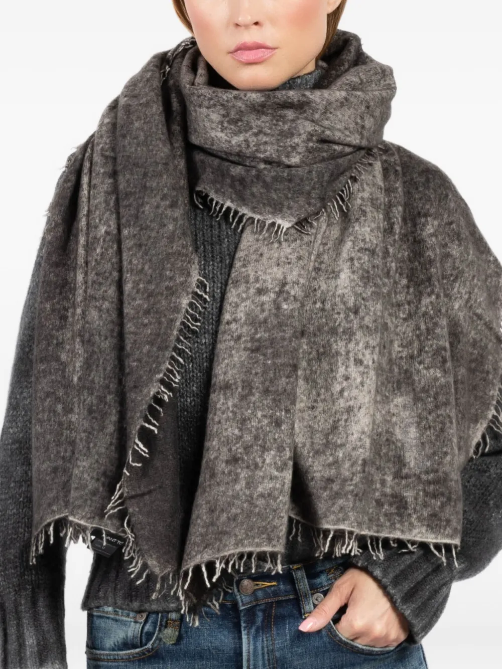 Avant Toi Frayed-edge Scarf In Gray