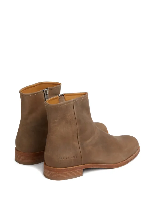 Common Projects スエード サイドジップ ブーツ | ブラウン | FARFETCH JP