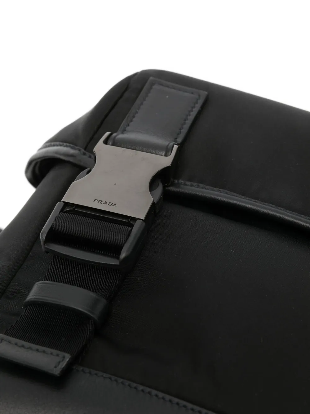 Prada Schoudertas met gesp Zwart