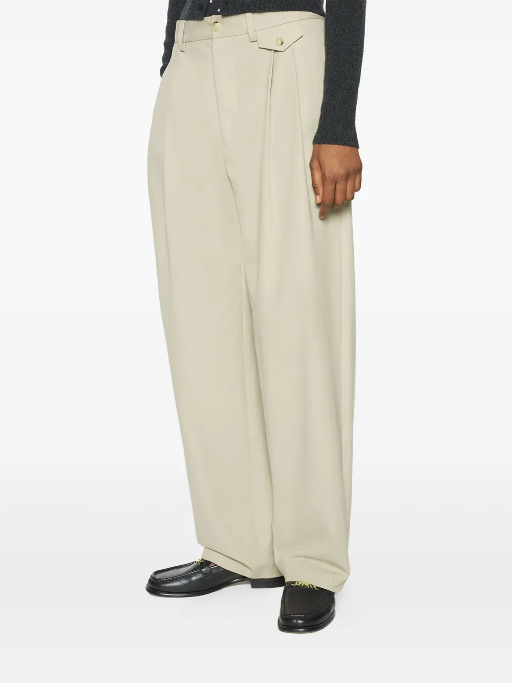 Maison Kitsuné Broek met geplooide zak Beige