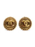 CHANEL Pre-Owned 1970-1990s CC Mark clip-on earrings - Gold